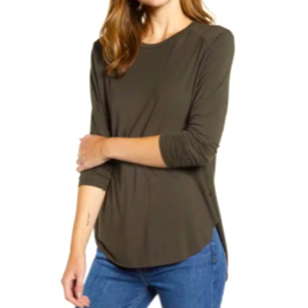 Halogen light weight long sleeve top